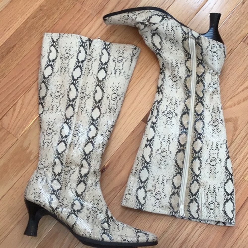 comfort view  Kitten Heel Animal Print Boots